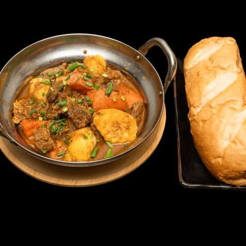 Bánh mì bò sốt vang