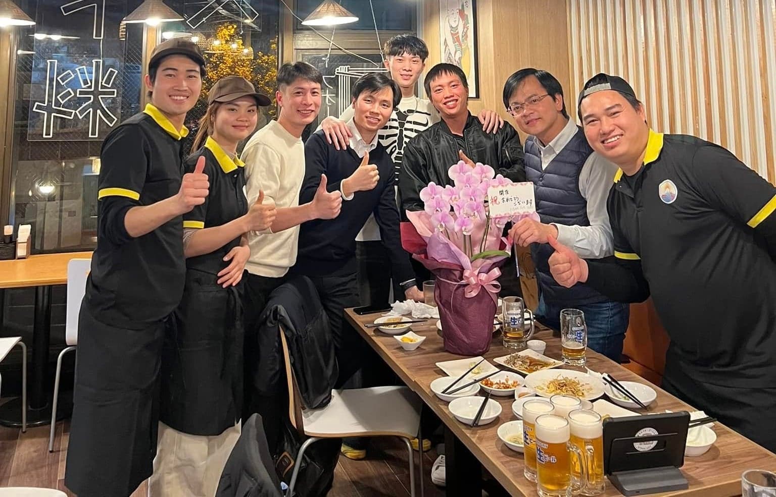 Nụ cười tràn ngập trong không gian ấm áp