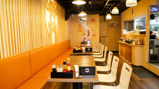 JPY 3,500 Course with All You Can Drink, featuring Chicken Skin with Ponzu, Assorted Platter of 5 Skewers, Eggplant Mapo Tofu, and Vegetable Mixed Fried Rice.